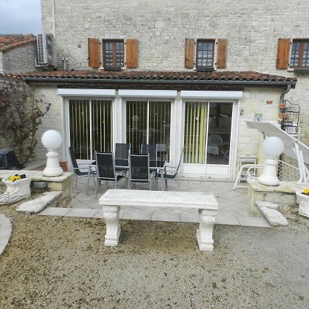 Les Quatre Saisons Villa Saint-Angeau Luaran gambar